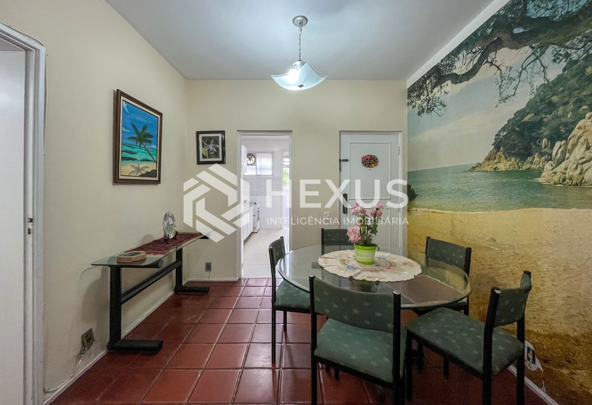 Foto 5 de Apartamento com varanda a 1 quadra do mar nas Pitangueiras, Guarujá