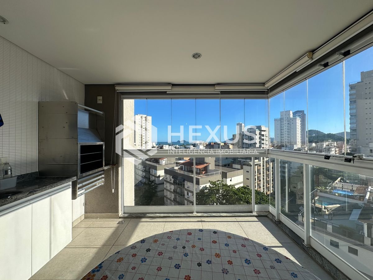 Foto 2 de Apartamento reformado com varanda gourmet vista mar e lazer a 500m da praia na Enseada, Guarujá