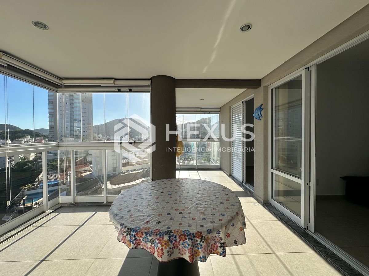 Foto 3 de Apartamento reformado com varanda gourmet vista mar e lazer a 500m da praia na Enseada, Guarujá