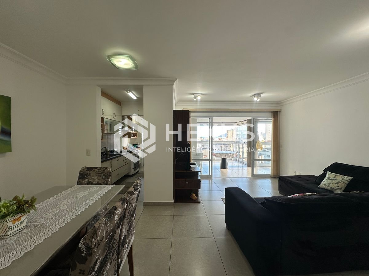 Foto 5 de Apartamento reformado com varanda gourmet vista mar e lazer a 500m da praia na Enseada, Guarujá