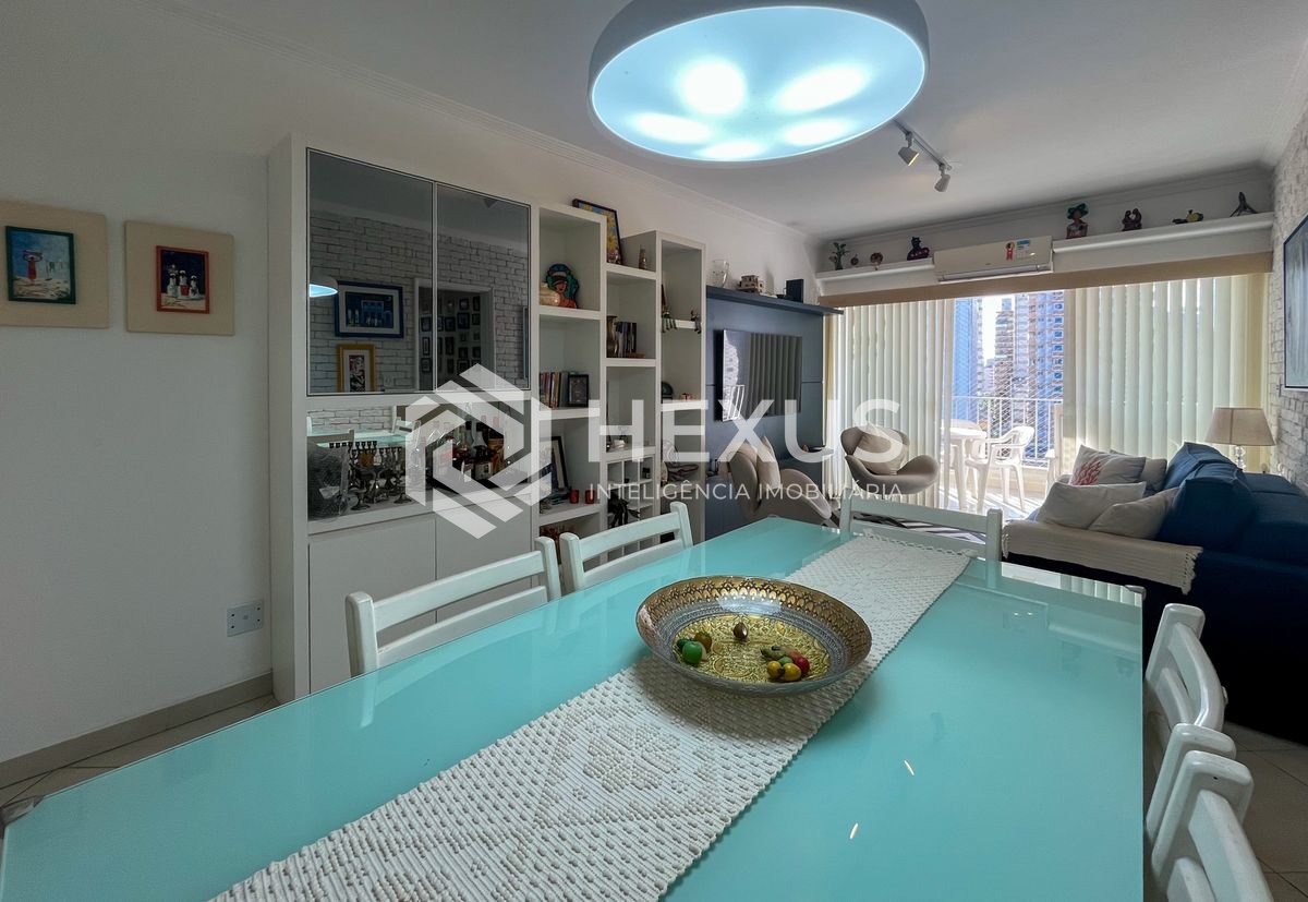 Foto 3 de Apartamento com varanda e lazer a 2 quadras do mar no Tombo, Guarujá