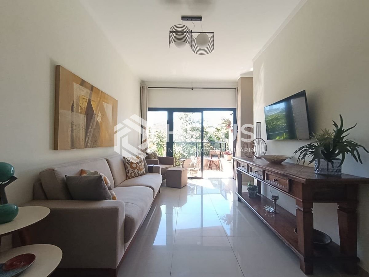 Foto 2 de Apartamento reformado com varanda e lazer na Enseada, Guarujá