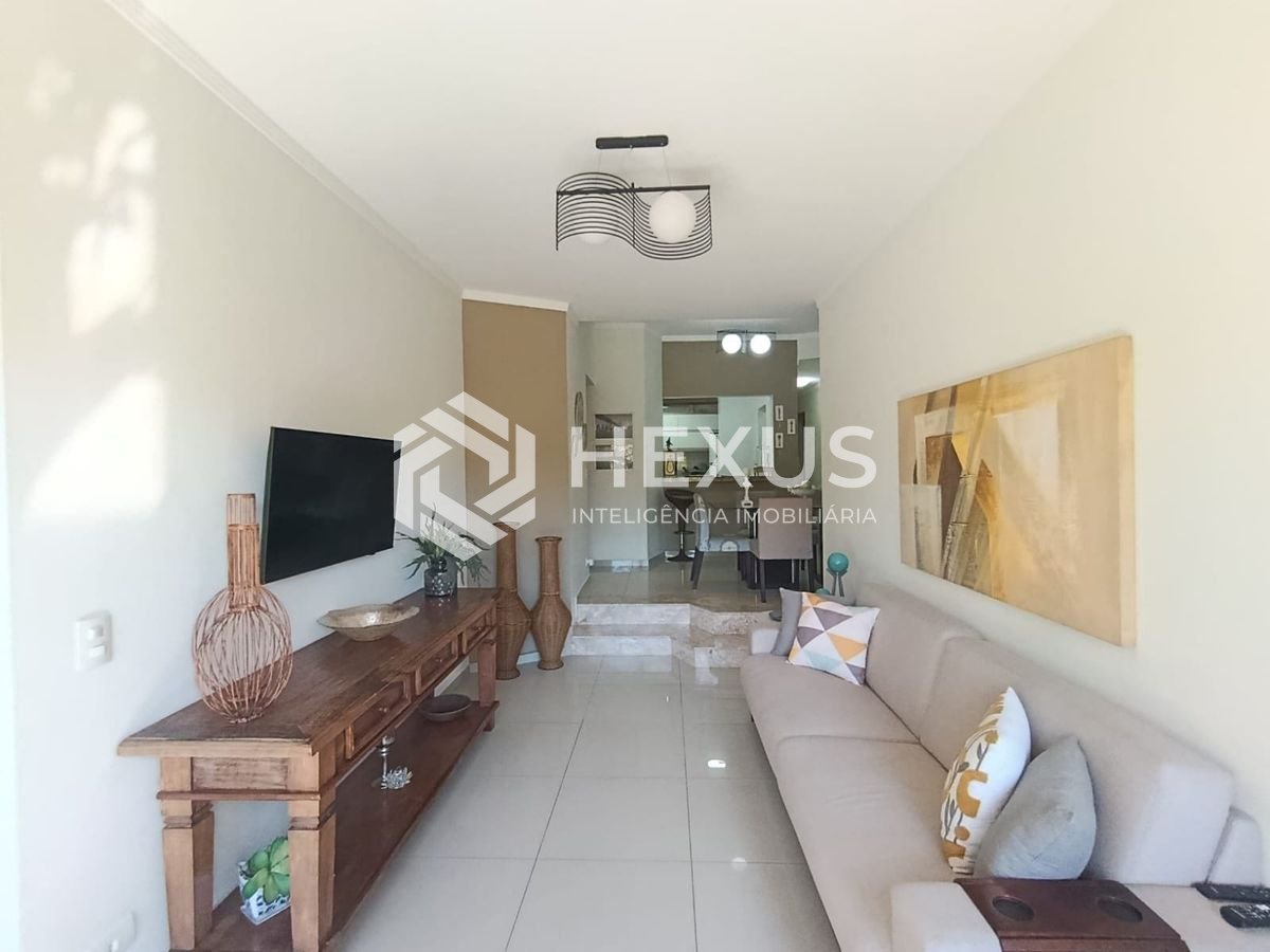 Foto 3 de Apartamento reformado com varanda e lazer na Enseada, Guarujá