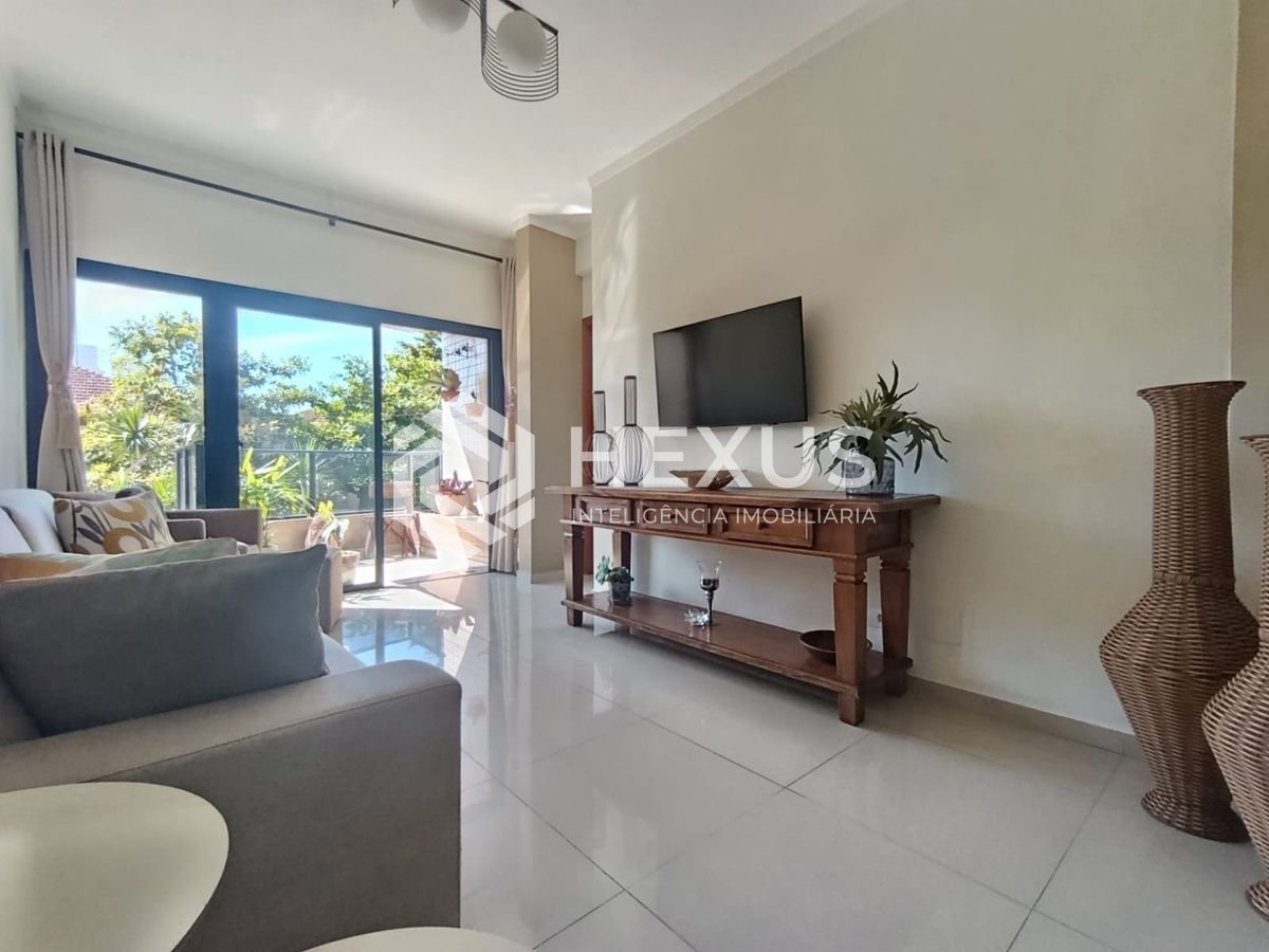 Foto 4 de Apartamento reformado com varanda e lazer na Enseada, Guarujá