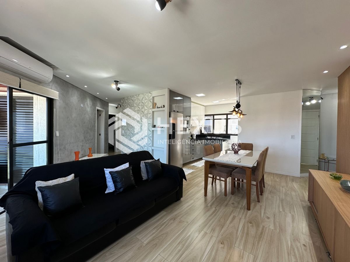 Foto 4 de Apartamento reformado com varanda vista mar e lazer no Tortugas na Enseada, Guarujá