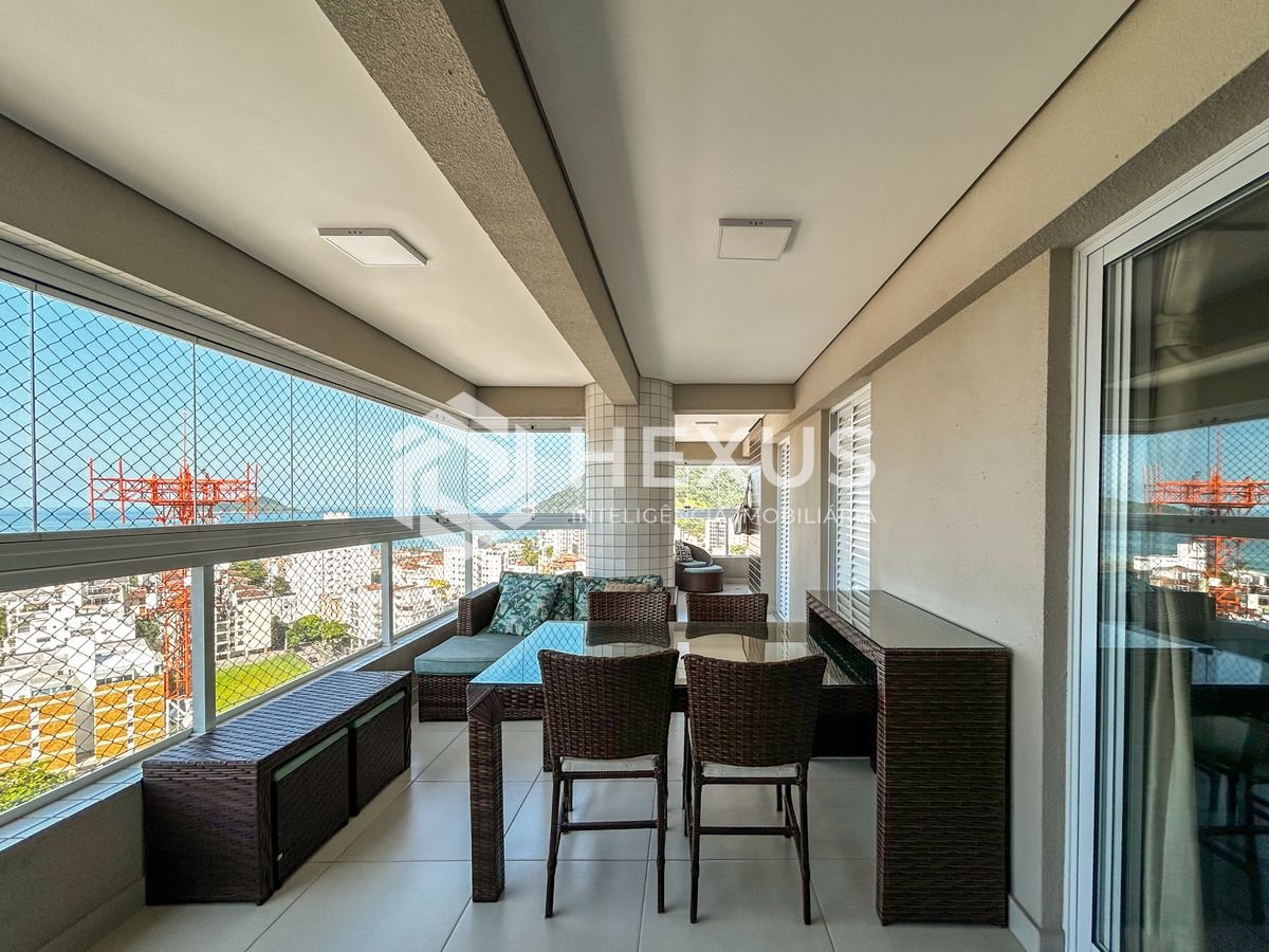 Foto 2 de Apartamento reformado com varanda gourmet vista mar e lazer a 600m da praia no Jardim Astúrias, Guarujá