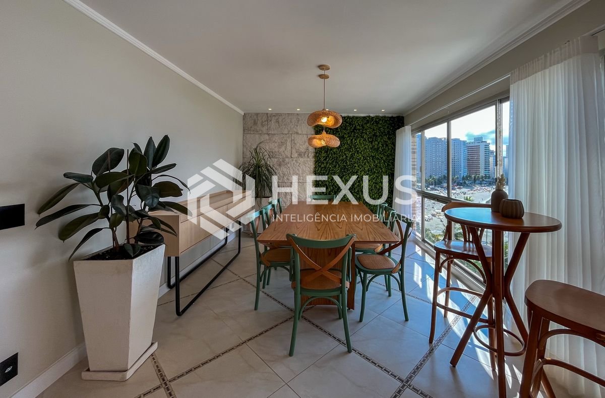 Foto 3 de Apartamento reformado frente mar com varanda vista mar e lazer no Jardim Astúrias, Guarujá