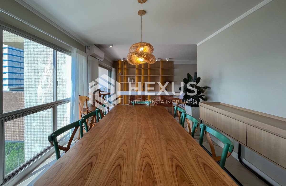 Foto 5 de Apartamento reformado frente mar com varanda vista mar e lazer no Jardim Astúrias, Guarujá