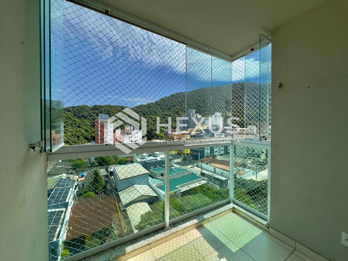 Foto 2 de Apartamento reformado com varanda vista mar e lazer na Enseada, Guarujá