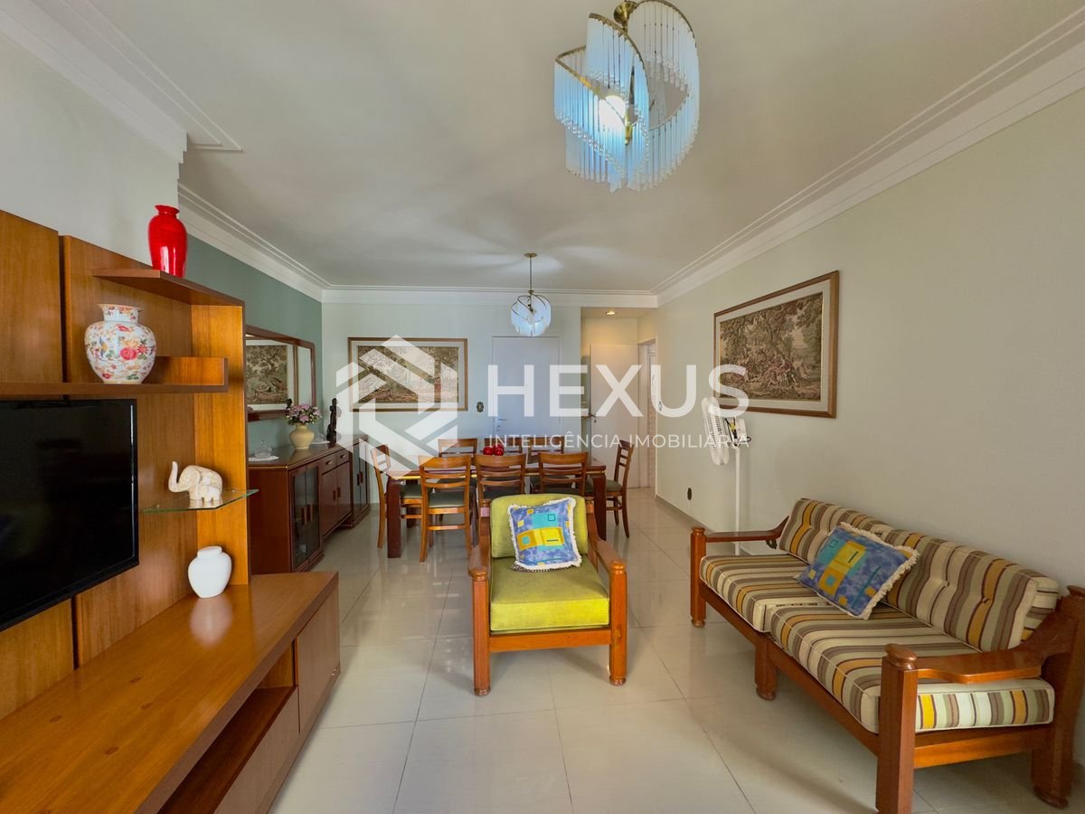 Foto 3 de Apartamento com varanda a 1 quadra da praia nas Pitangueiras, Guarujá