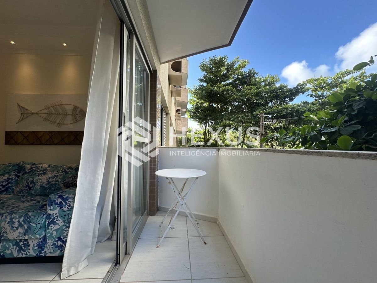 Foto 5 de Apartamento reformado com varanda e lazer a 400m da praia na região do Tortugas na Enseada, Guarujá