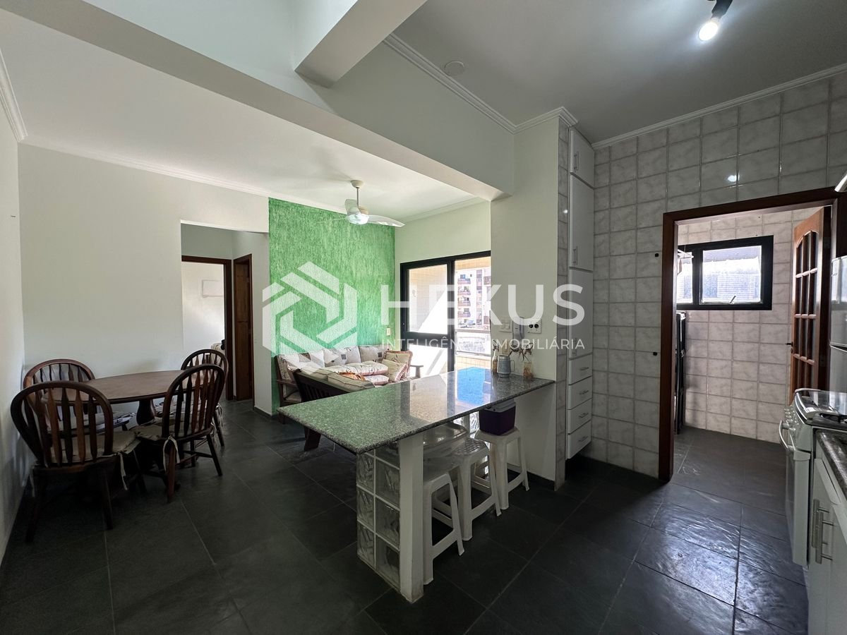Foto 3 de Apartamento com varanda e lazer na Enseada, Guarujá