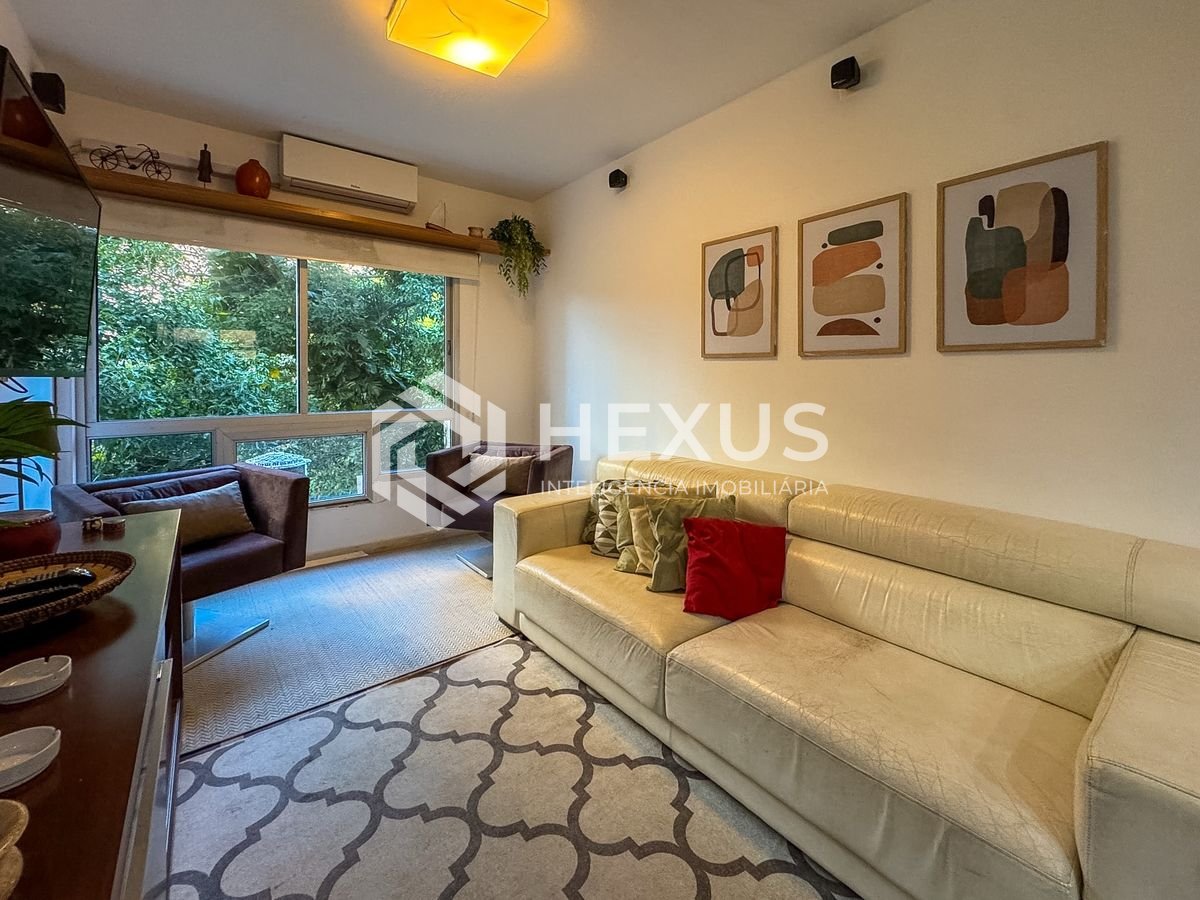 Foto 3 de Apartamento reformado e lazer a 1 quadra da praia no Jardim Astúrias, Guarujá