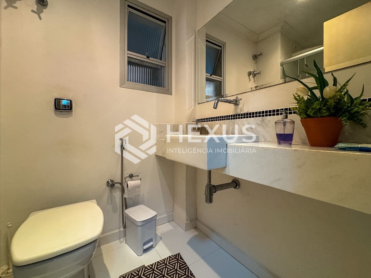 Foto 4 de Apartamento reformado e lazer a 1 quadra da praia no Jardim Astúrias, Guarujá