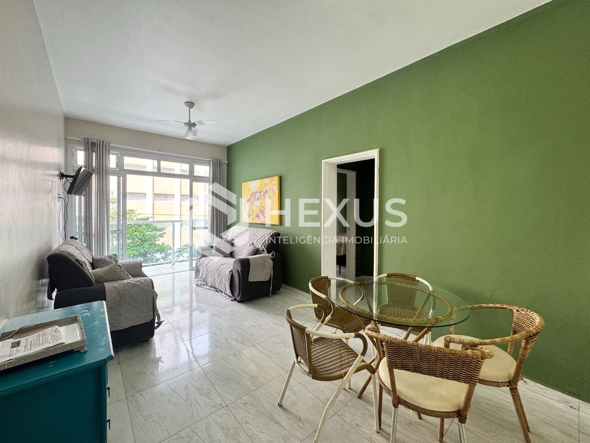 Foto 4 de Apartamento reformado com varanda a 150m da praia nas Pitangueiras, Guarujá