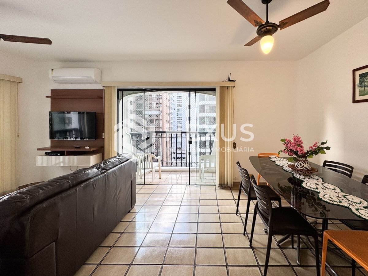 Foto 4 de Apartamento com varanda e lazer a 240m da praia nas Pitangueiras, Guarujá
