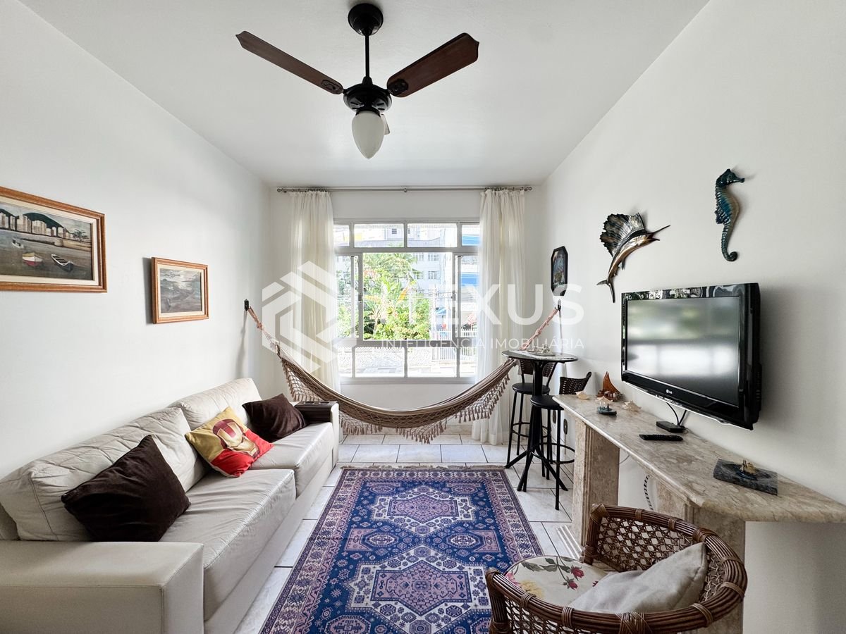 Foto 3 de Apartamento reformado a 150m da praia no Jardim Astúrias, Guarujá