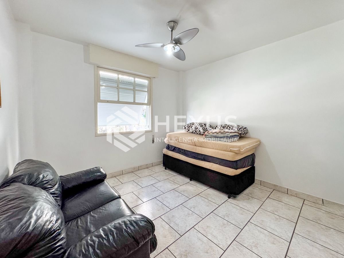 Foto 5 de Apartamento reformado a 150m da praia no Jardim Astúrias, Guarujá