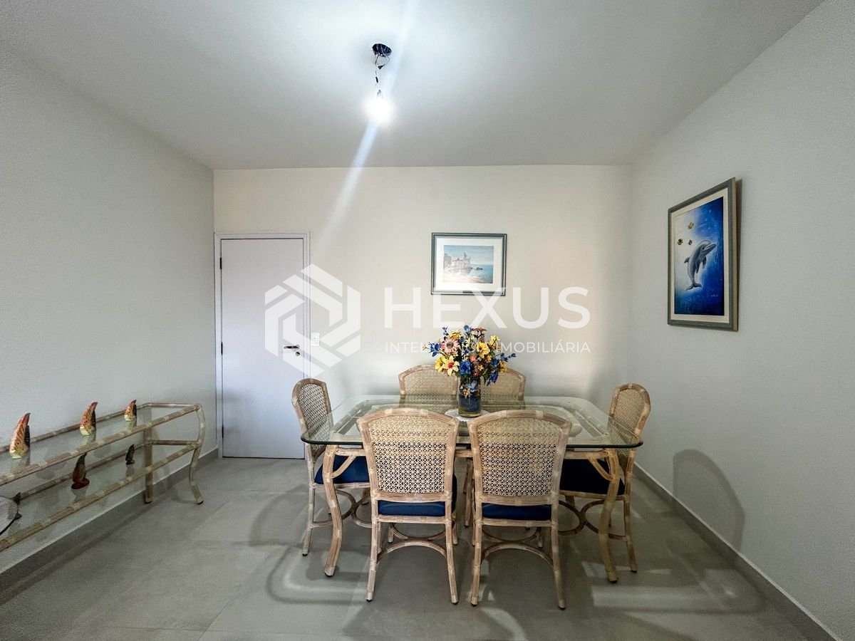 Foto 4 de Apartamento reformado com varanda vista mar a 200m da praia na Enseada, Guarujá