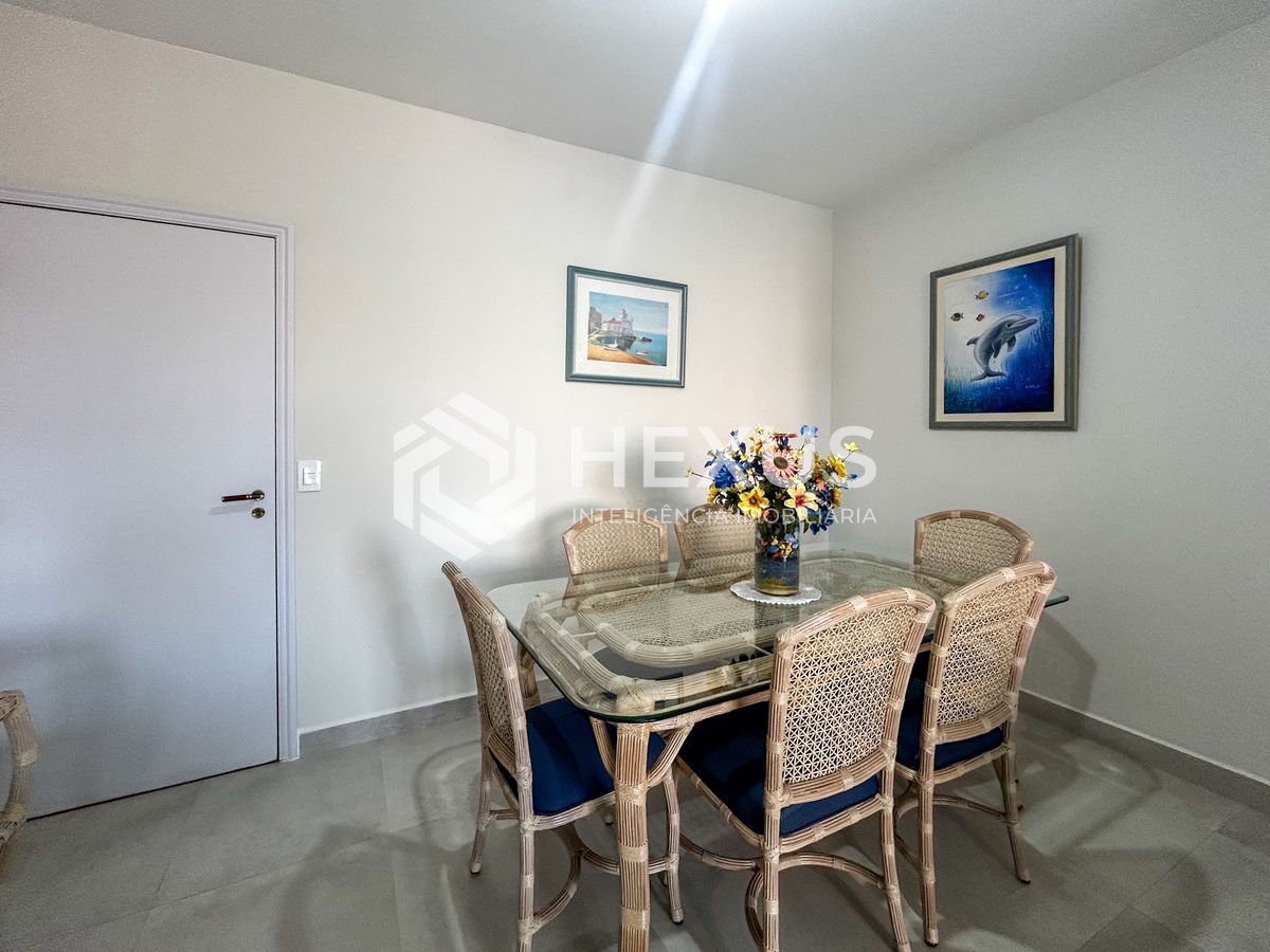 Foto 5 de Apartamento reformado com varanda vista mar a 200m da praia na Enseada, Guarujá