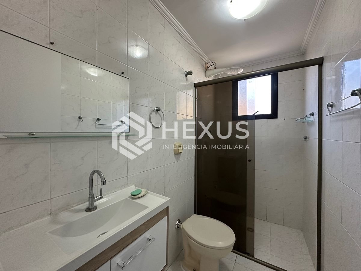 Foto 5 de Apartamento com varanda e lazer a 500m da praia na Enseada, Guarujá