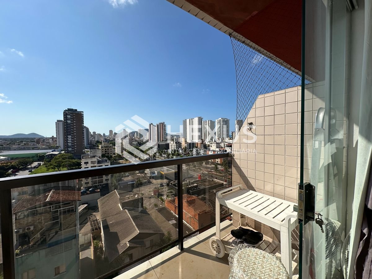 Foto 3 de Apartamento reformado com varanda vista mar e lazer a 500m da praia na Enseada, Guarujá