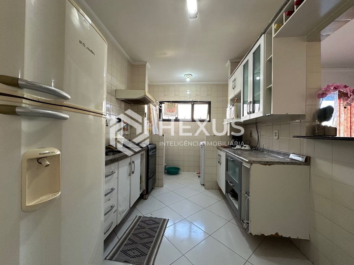 Foto 3 de Apartamento com varanda vista mar e lazer a 800m da praia na Enseada, Guarujá