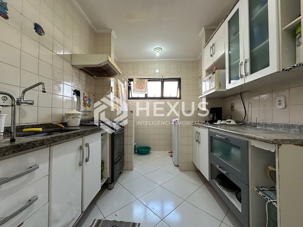 Foto 4 de Apartamento com varanda vista mar e lazer a 800m da praia na Enseada, Guarujá