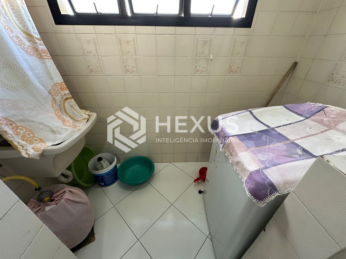 Foto 5 de Apartamento com varanda vista mar e lazer a 800m da praia na Enseada, Guarujá