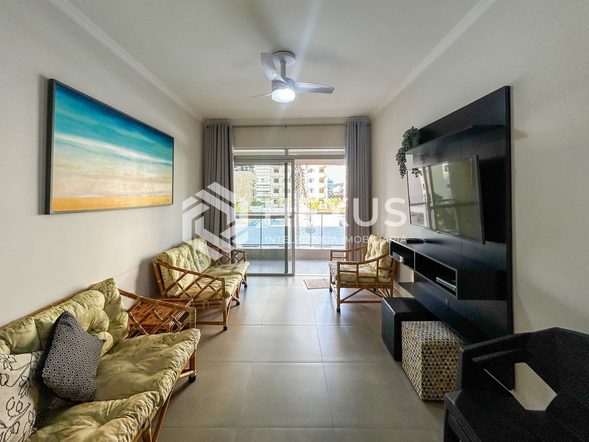 Foto 2 de Apartamento com varanda a 150m da praia na Enseada, Guarujá