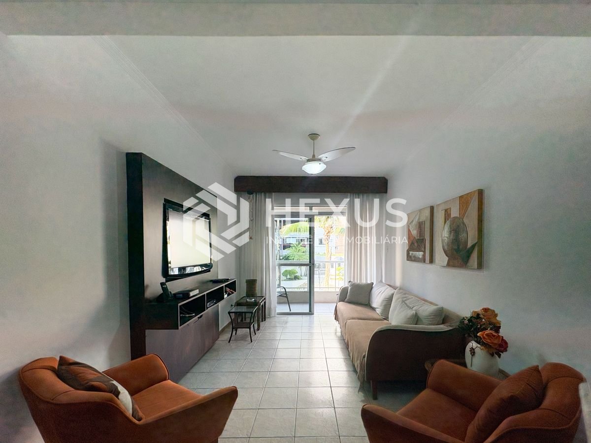 Foto 2 de Apartamento com varanda a 150m da praia na Enseada, Guarujá