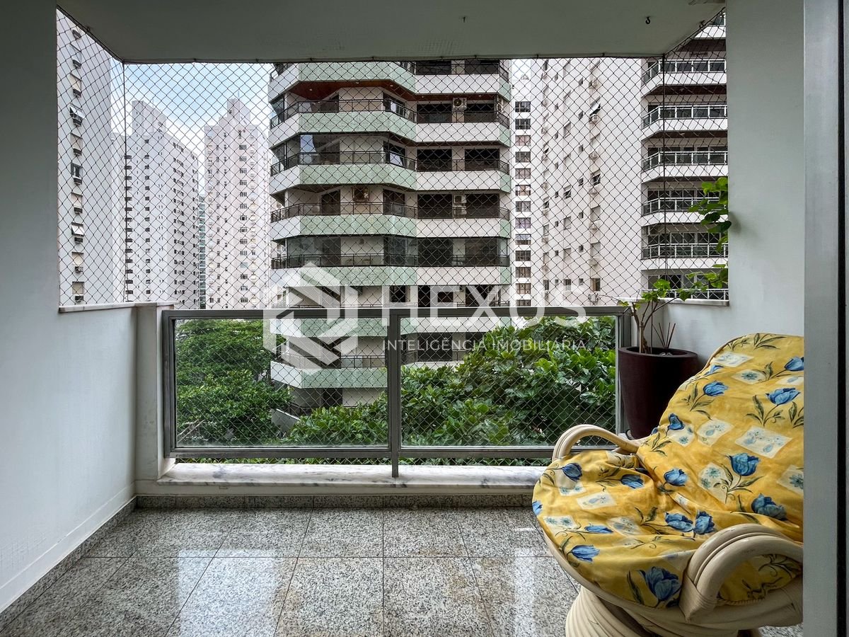 Foto 2 de Apartamento com varanda vista mar e lazer a 1 quadra da praia nas Pitangueiras, Guarujá