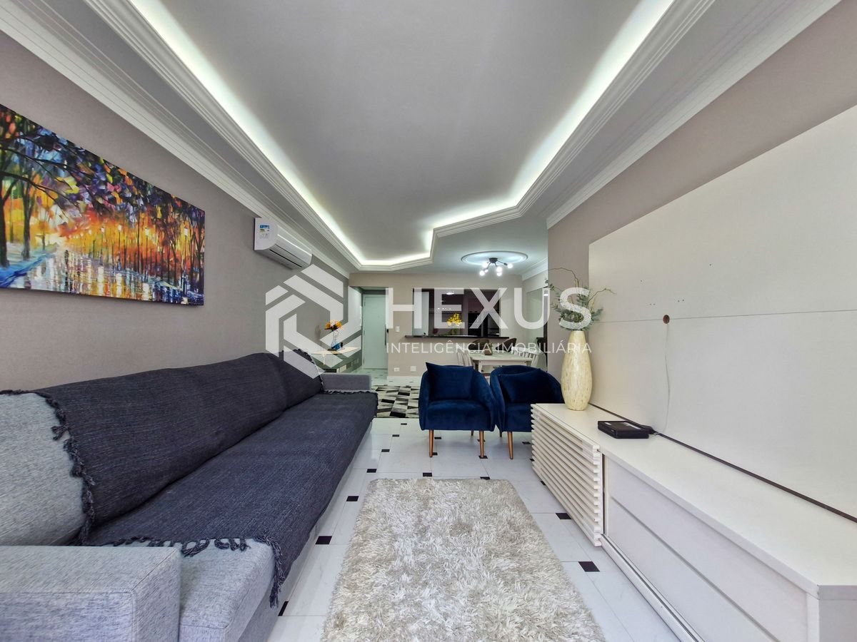 Foto 3 de Apartamento com varanda a 1 quadra da praia nas Pitangueiras, Guarujá, SP