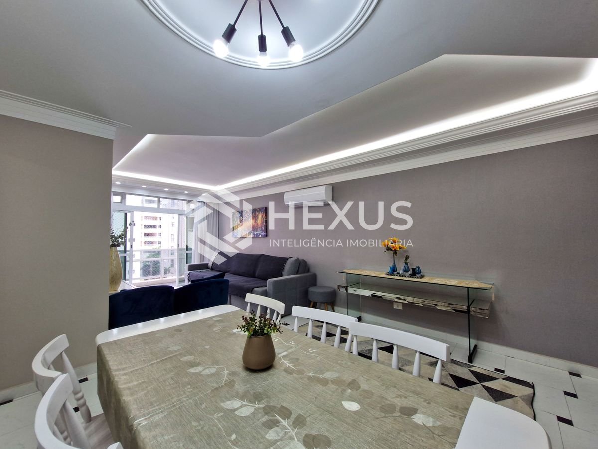 Foto 5 de Apartamento com varanda a 1 quadra da praia nas Pitangueiras, Guarujá, SP