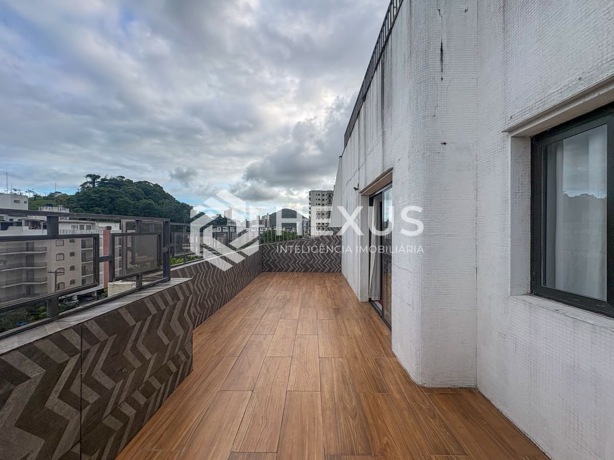 Foto 4 de Cobertura Duplex reformado com varanda na Enseada, Guarujá