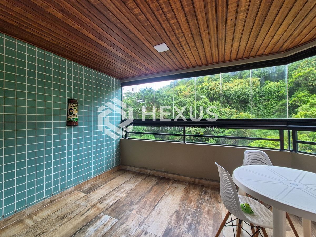 Foto 4 de Apartamento com varanda e lazer a 1 quadra da praia nas Pitangueiras, Guarujá