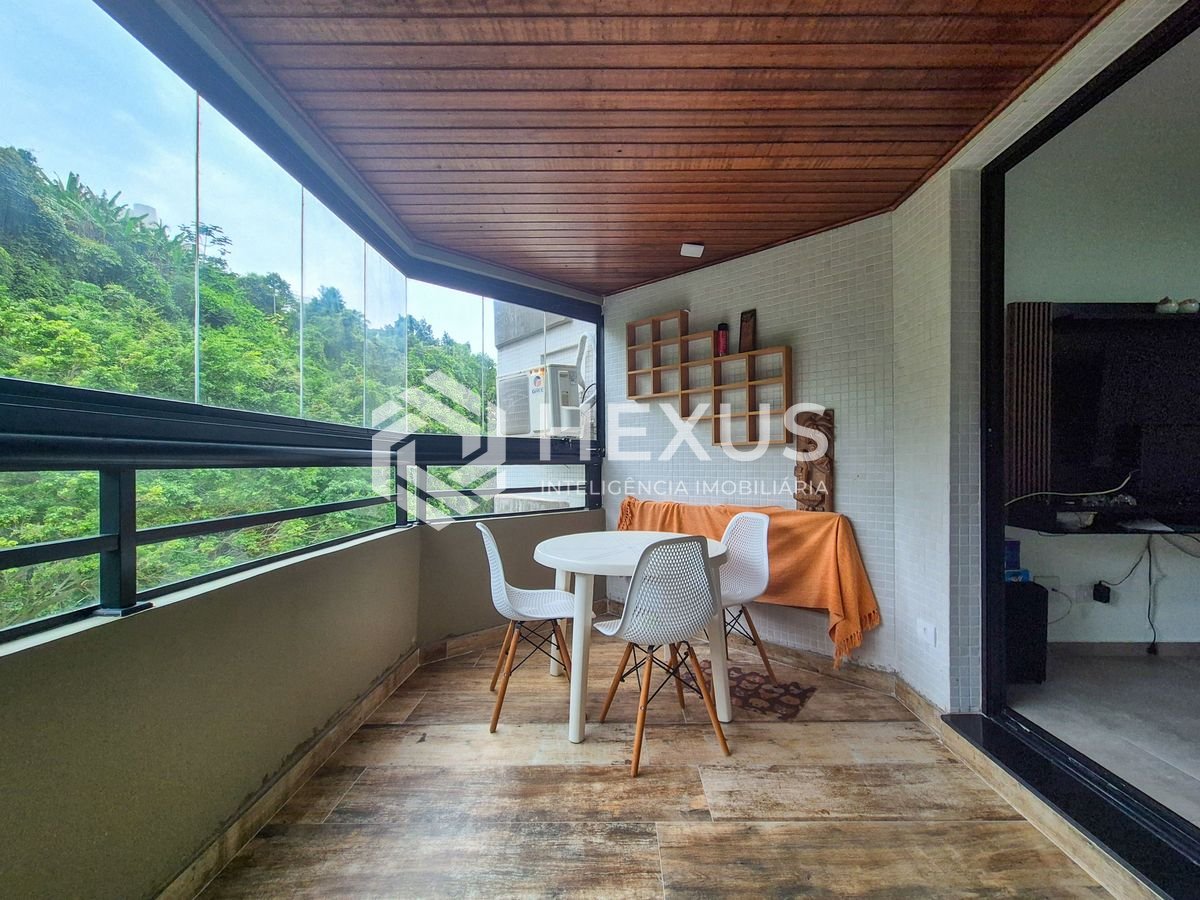 Foto 5 de Apartamento com varanda e lazer a 1 quadra da praia nas Pitangueiras, Guarujá