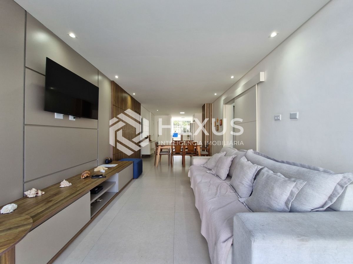 Foto 3 de Apartamento reformado frente mar com varanda e lazer nas Pitangueiras, Guarujá