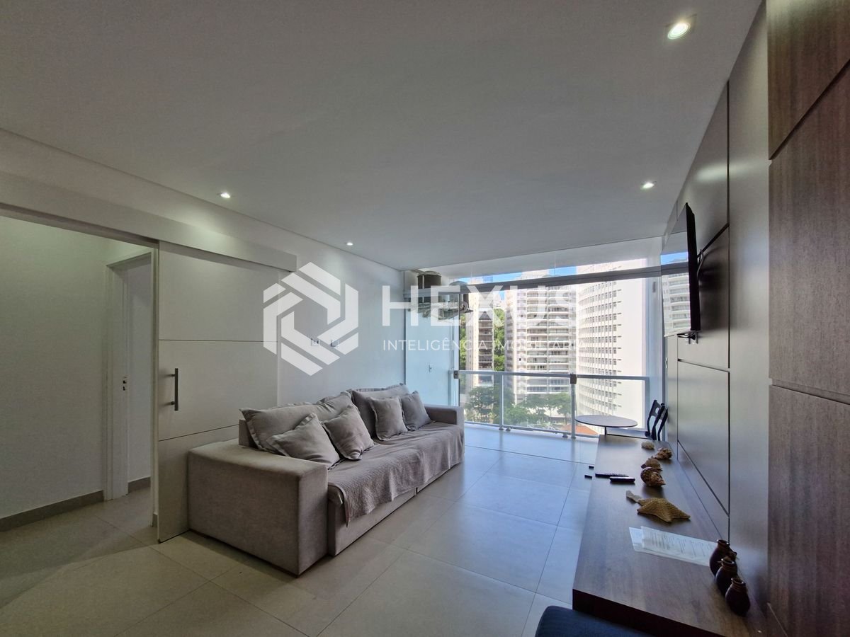 Foto 5 de Apartamento reformado frente mar com varanda e lazer nas Pitangueiras, Guarujá