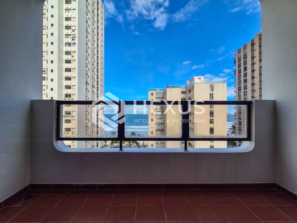 Foto 2 de Apartamento com varanda vista mar e lazer a 1 quadra da praia nas Pitangueiras, Guarujá
