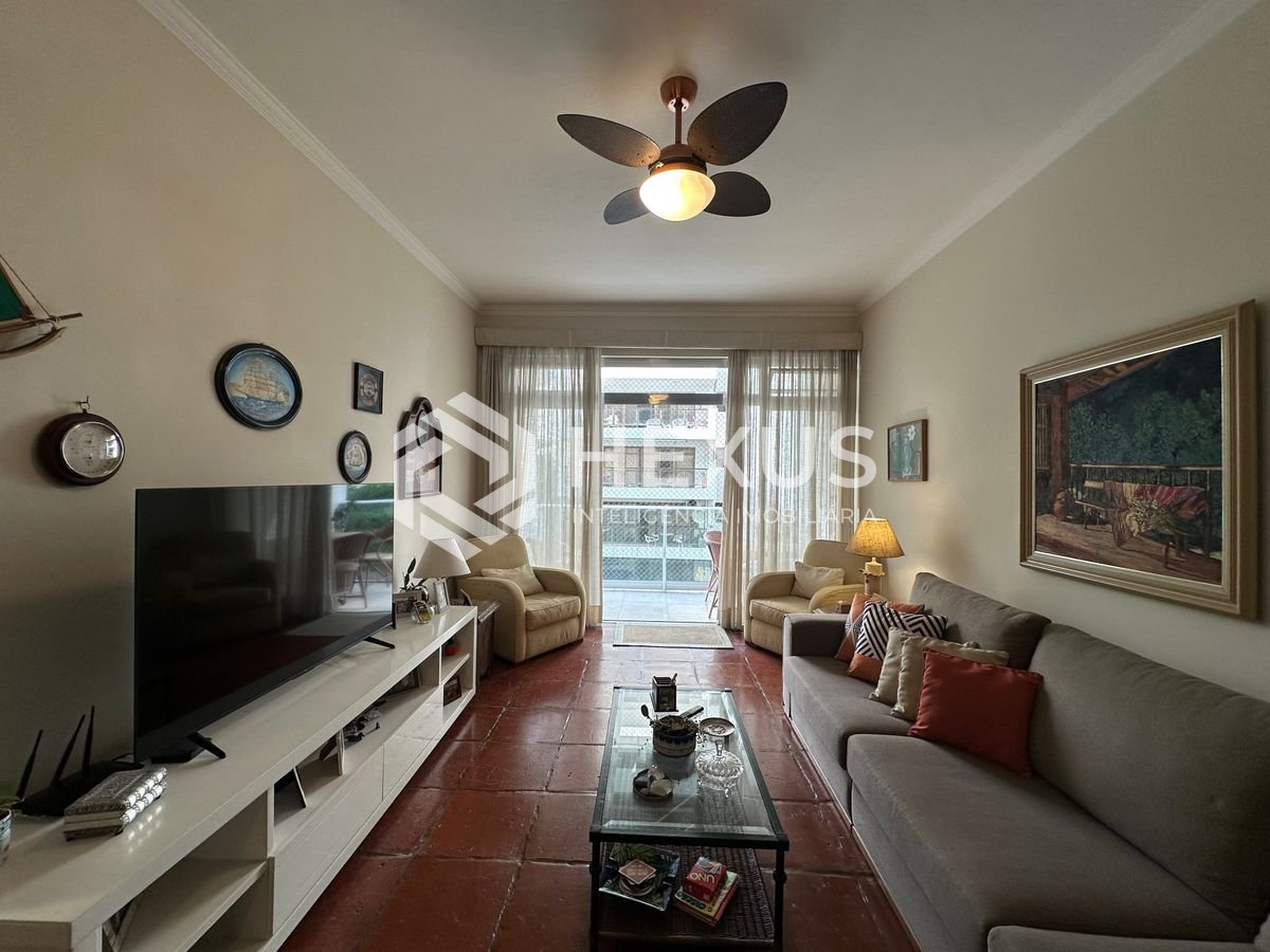 Foto 2 de Apartamento com varanda vista mar a 80m da praia nas Pitangueiras, Guarujá