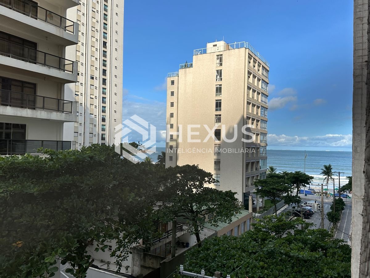 Foto 4 de Apartamento com varanda vista mar a 80m da praia nas Pitangueiras, Guarujá