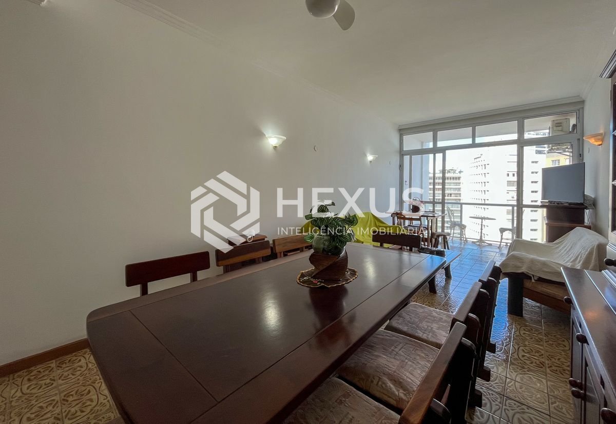 Foto 4 de Apartamento com varanda vista mar e lazer na beira mar da praia nas Pitangueiras, Guarujá