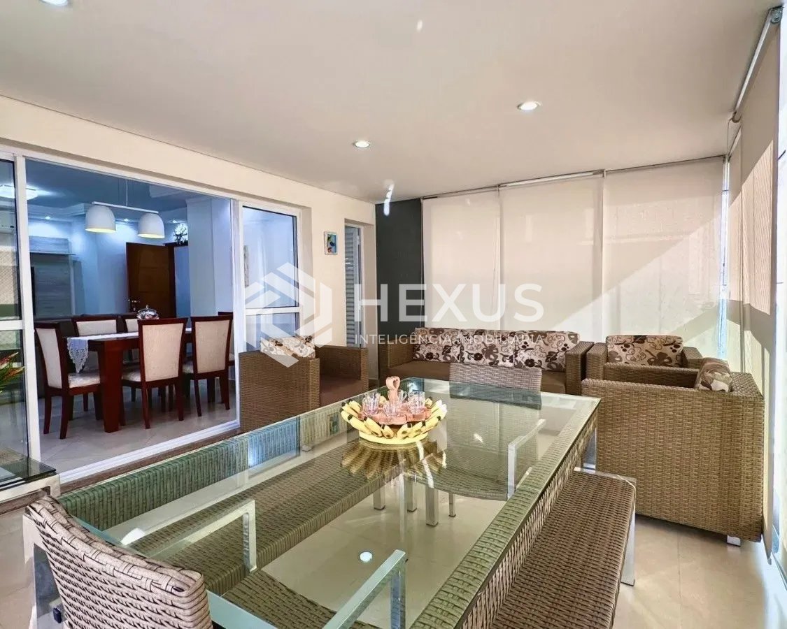 Foto 2 de Apartamento reformado com varanda e lazer a 350m da praia na Enseada, Guarujá