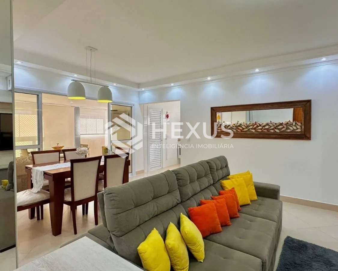 Foto 4 de Apartamento reformado com varanda e lazer a 350m da praia na Enseada, Guarujá