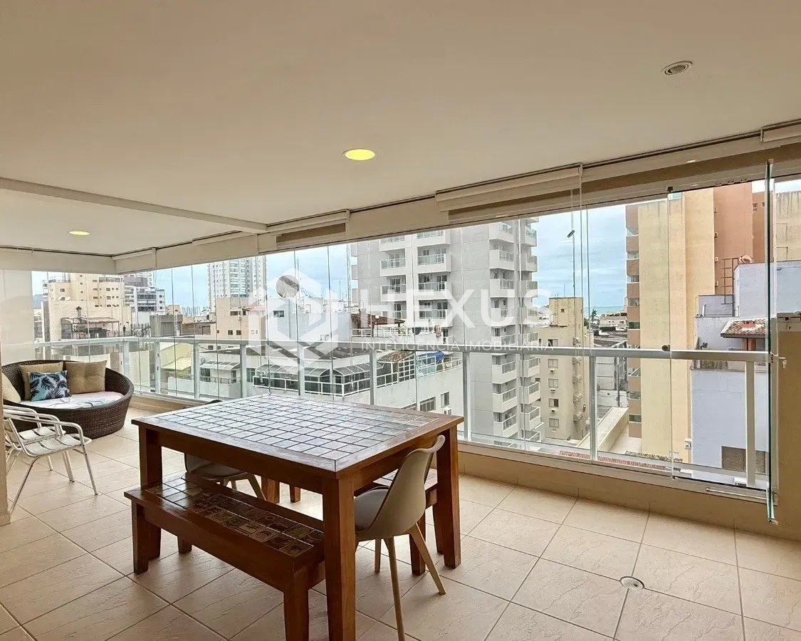 Foto 3 de Apartamento com varanda vista mar e lazer a 500m da praia na Enseada, Guarujá