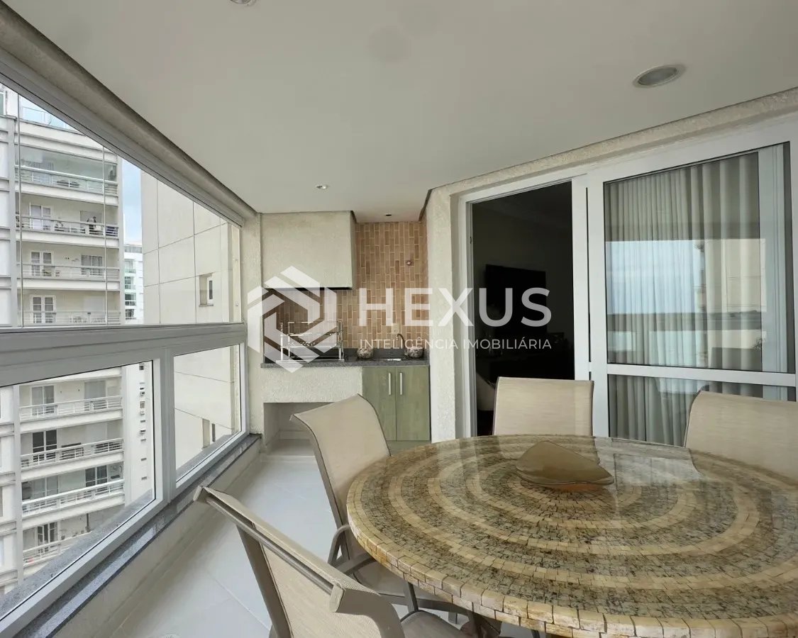 Foto 2 de Apartamento reformado com varanda gourmet vista mar e lazer na beira mar da praia nas Pitangueiras, Guarujá