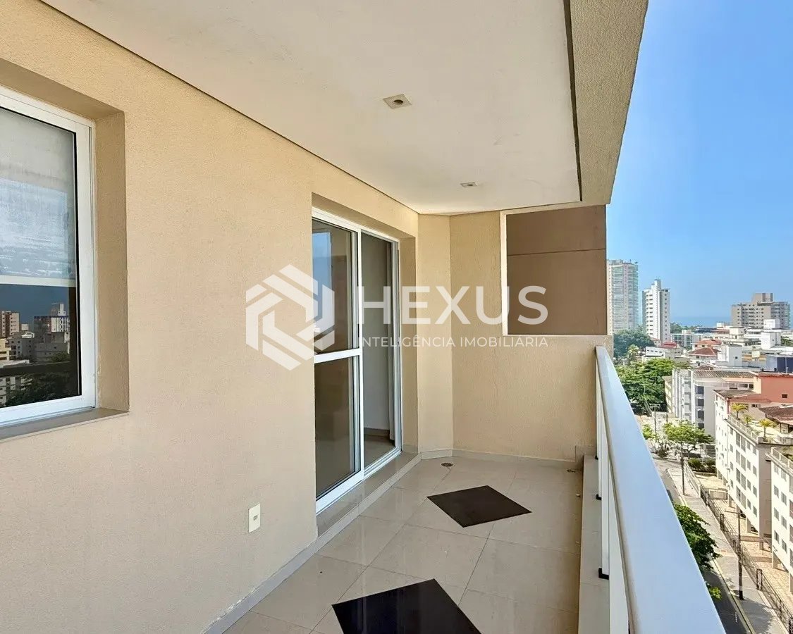 Foto 3 de Apartamento reformado com varanda vista mar e lazer a 450m da praia no Jardim Astúrias, Guarujá