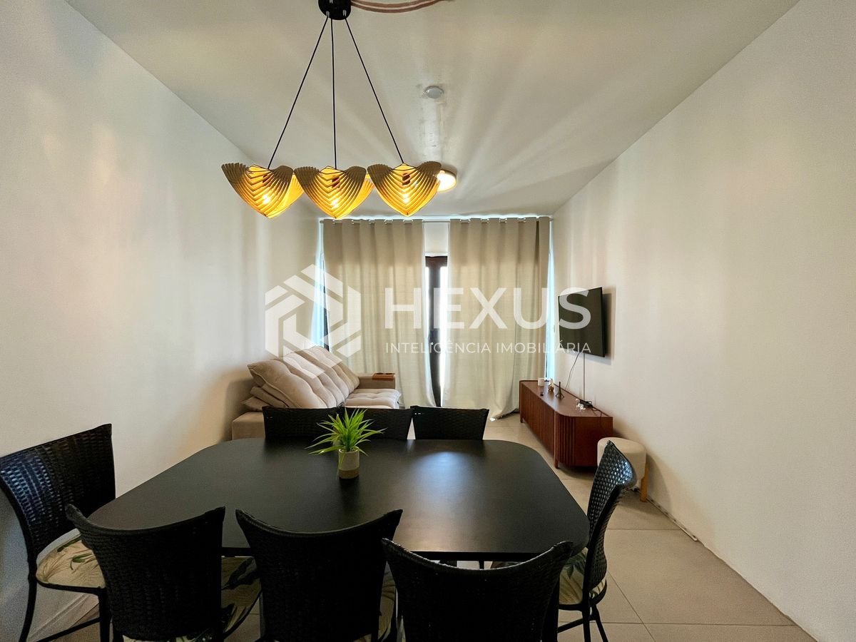 Foto 3 de Apartamento reformado com varanda vista mar na beira mar da praia nas Pitangueiras, Guarujá