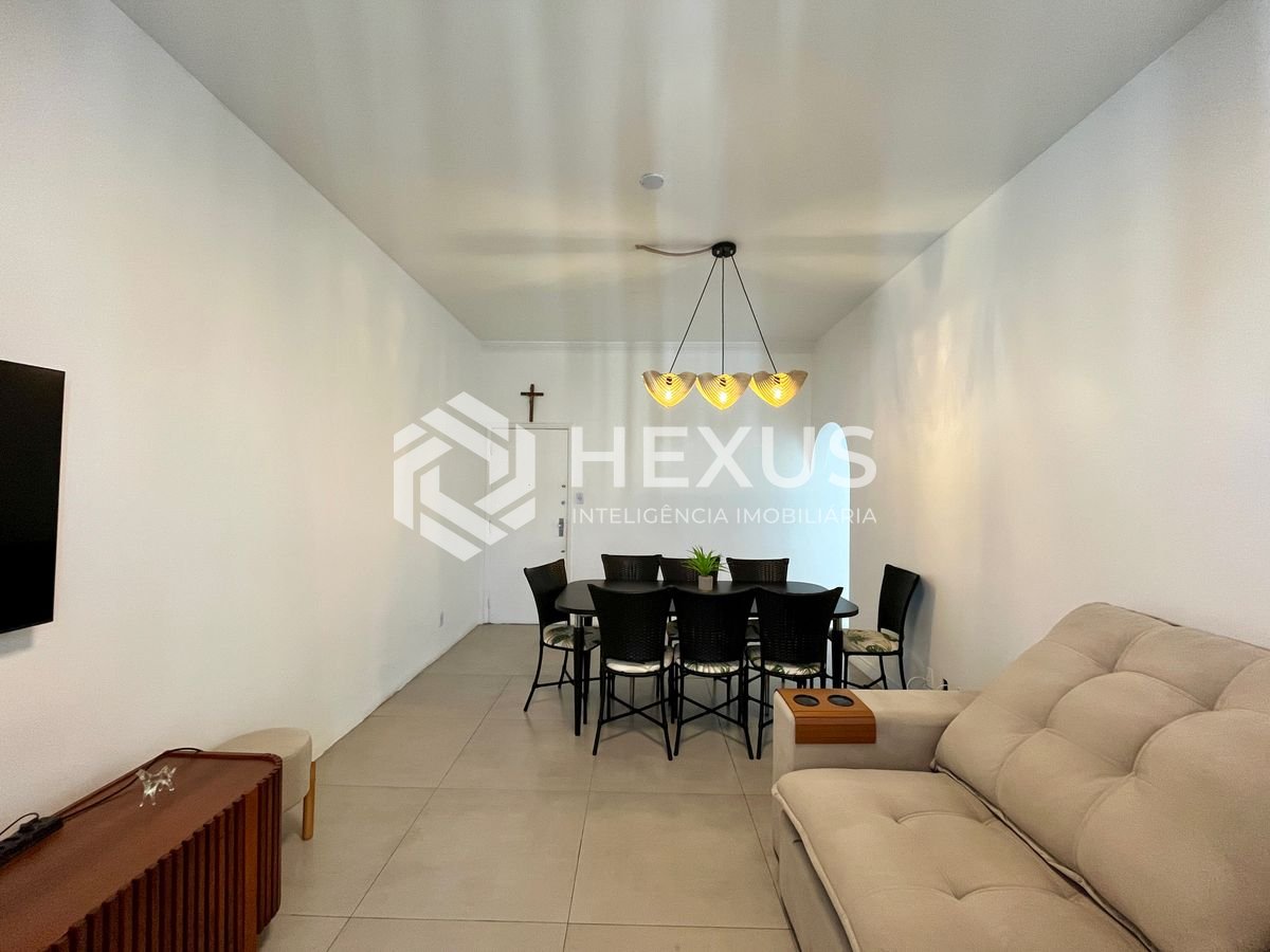 Foto 4 de Apartamento reformado com varanda vista mar na beira mar da praia nas Pitangueiras, Guarujá